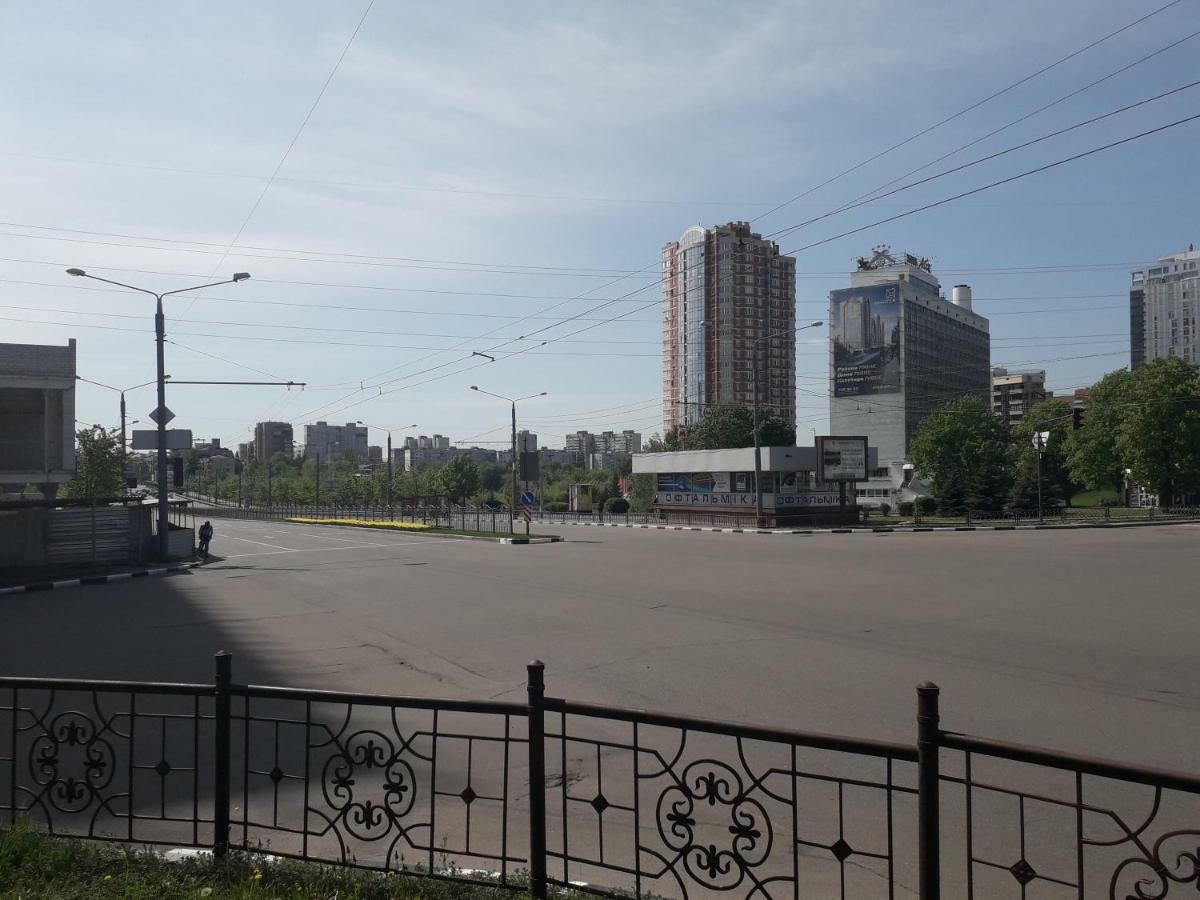 Апартаменты 30 м2 на Сергея Есенина 11 Харьков Экстерьер фото