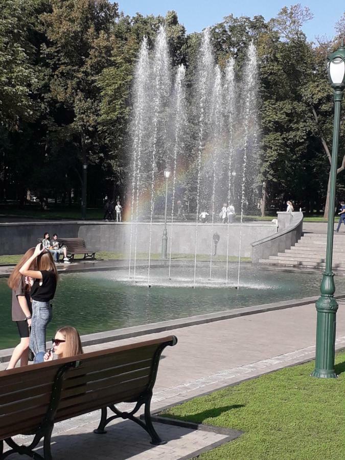 Апартаменты 30 м2 на Сергея Есенина 11 Харьков Экстерьер фото