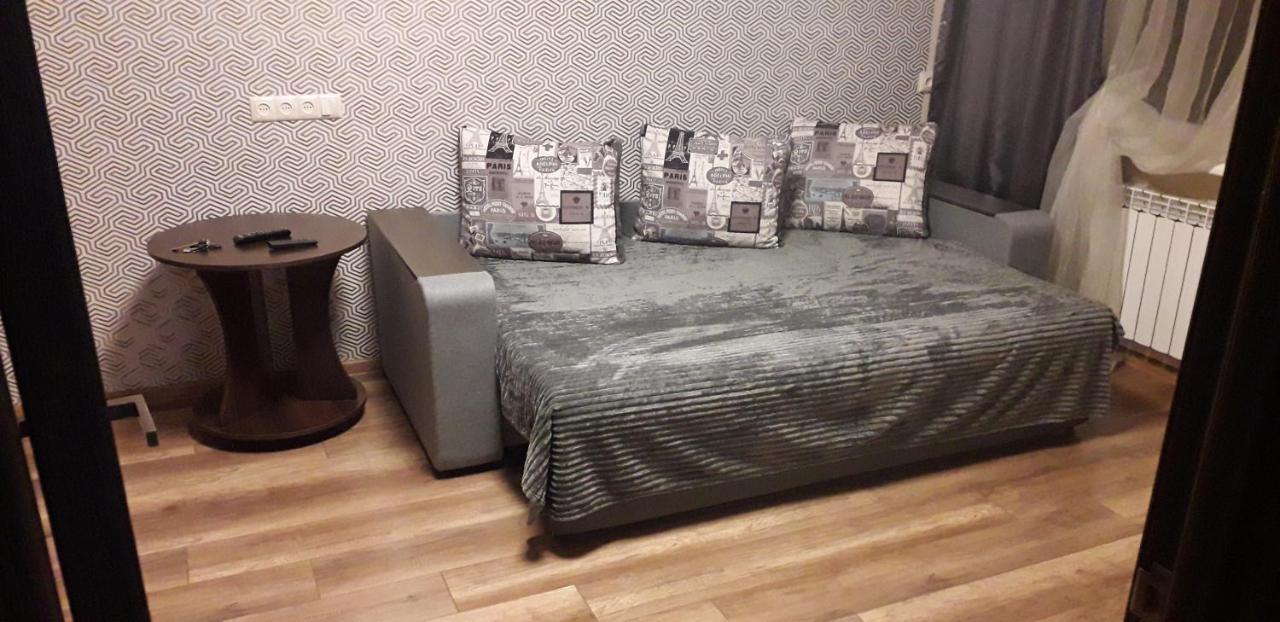 Апартаменты 30 м2 на Сергея Есенина 11 Харьков Экстерьер фото