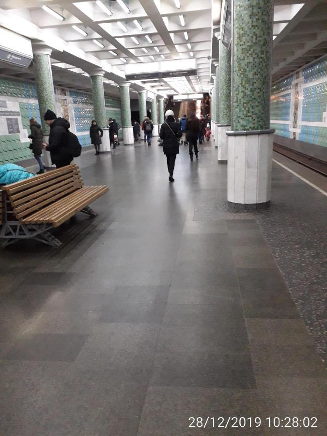 Апартаменты 30 м2 на Сергея Есенина 11 Харьков Экстерьер фото